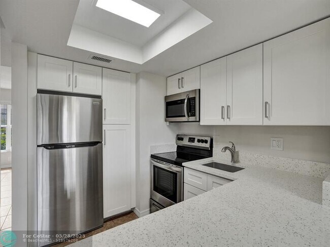 Building Photo - 8503 NW 35th Ct