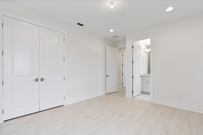 Building Photo - 13211 Artisan Cir