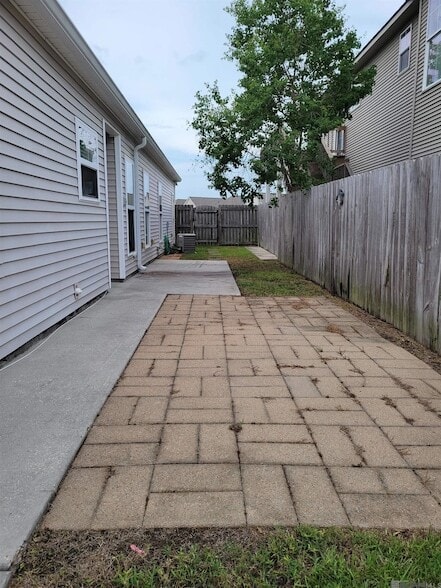 Building Photo - 40485 Sage Field Ct