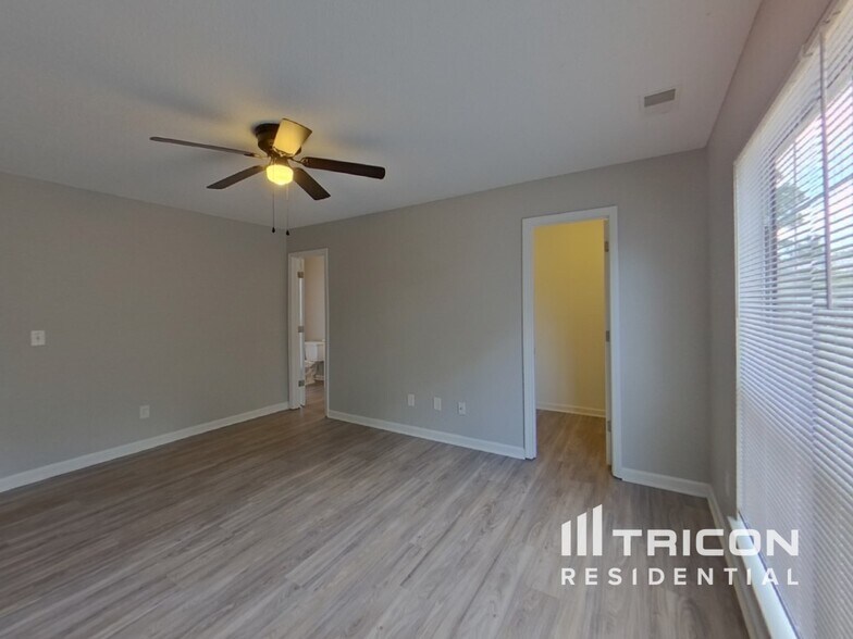 Building Photo - 1401 May Oak Cir
