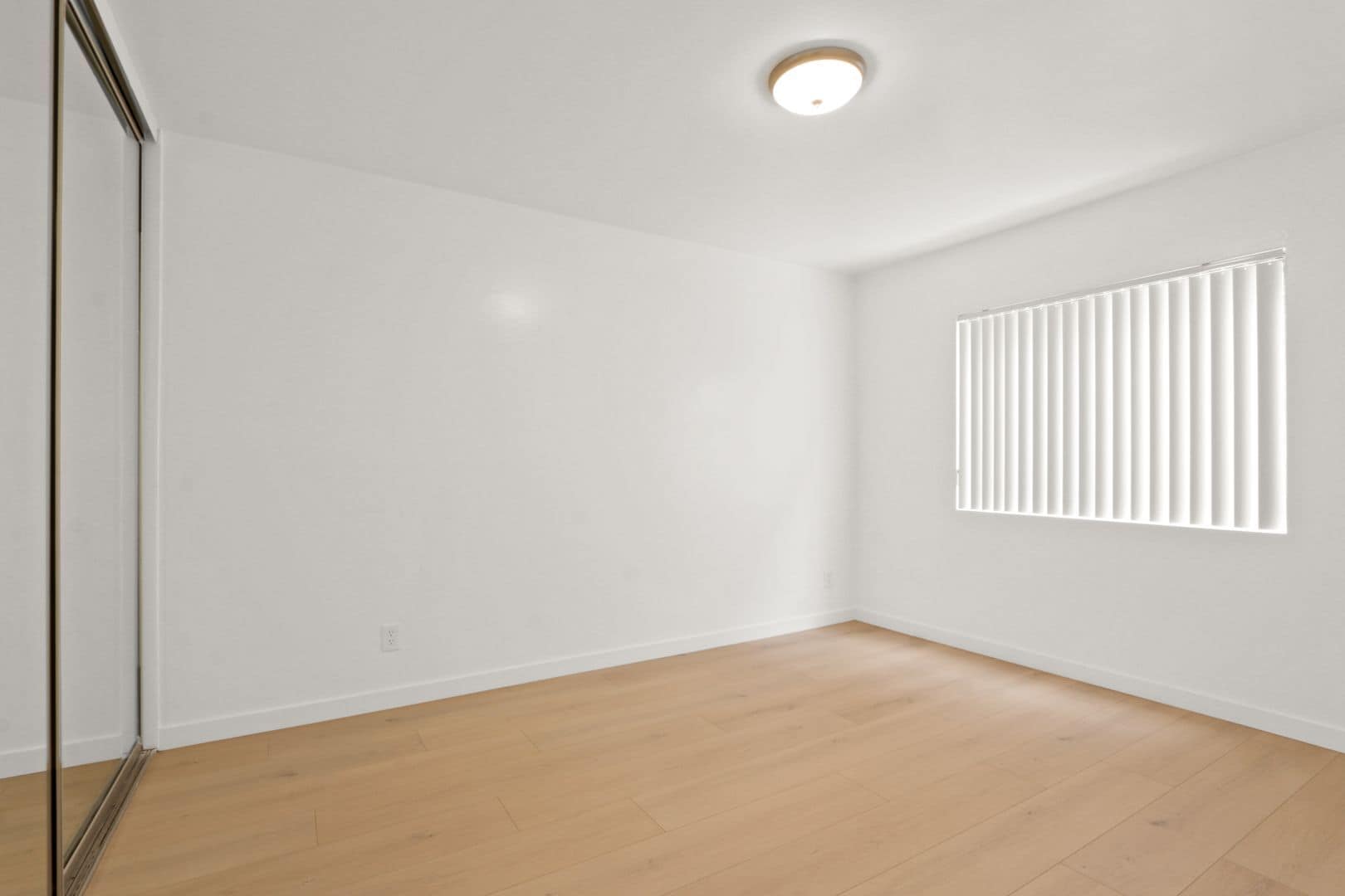 Building Photo - 1550 S Saltair Ave