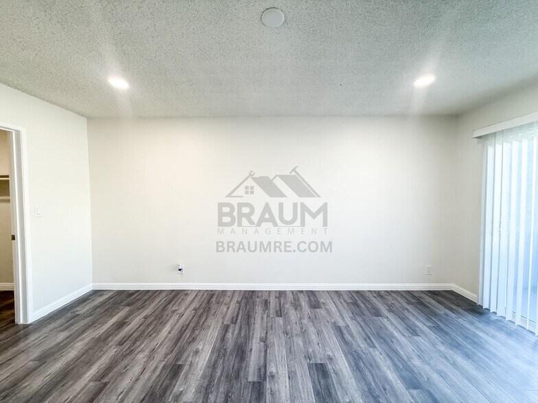 Building Photo - 6041 Whitsett Ave