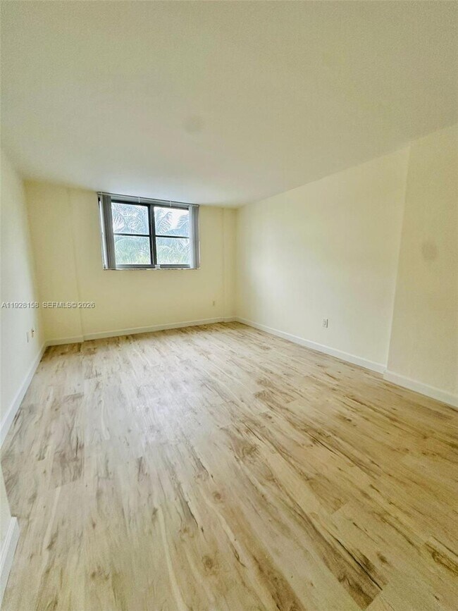 Building Photo - 9273 Collins Ave