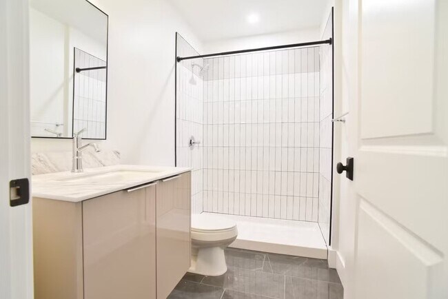 Building Photo - 30 W Broad St