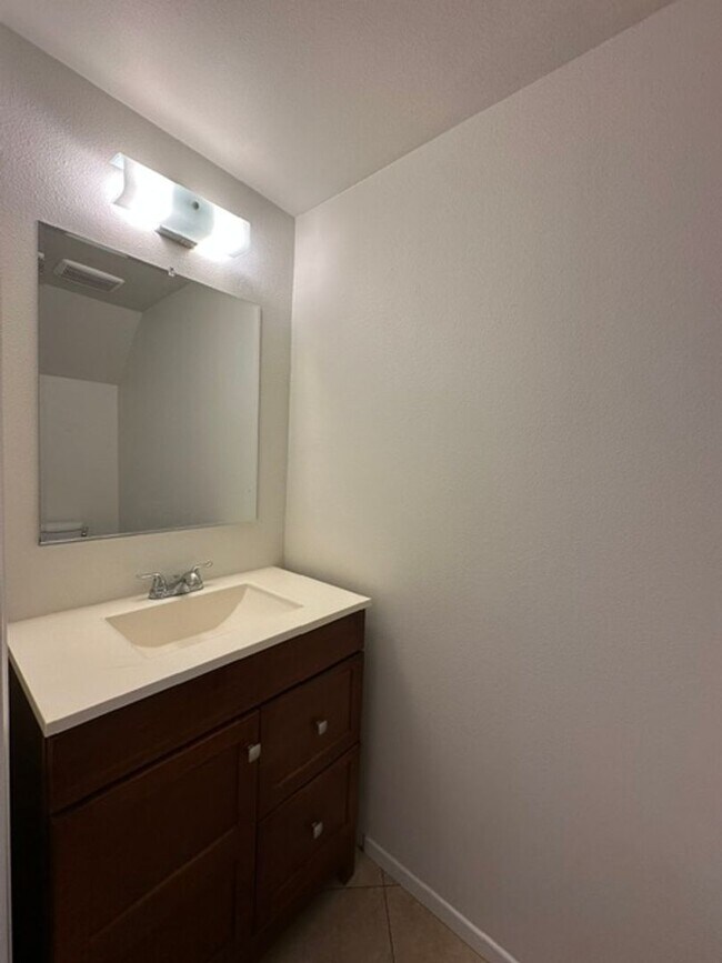 Building Photo - 22865 Del Valle St