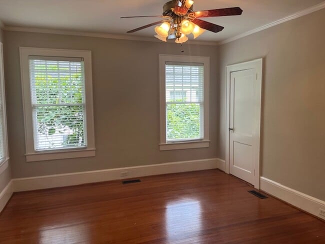 Building Photo - 3 bedroom, 2 bathroom