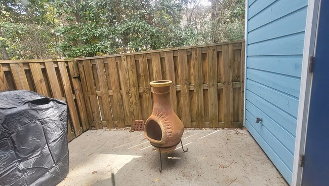 Building Photo - Furnished 3 BR, 3 BH Townhouse in Wilmington!