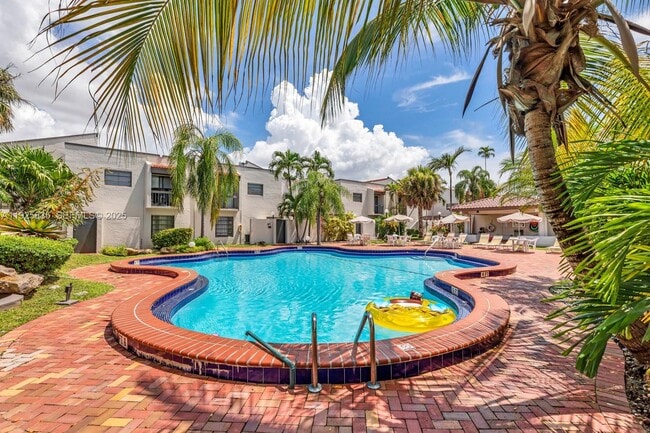 Building Photo - 4710 SW 67th Ave