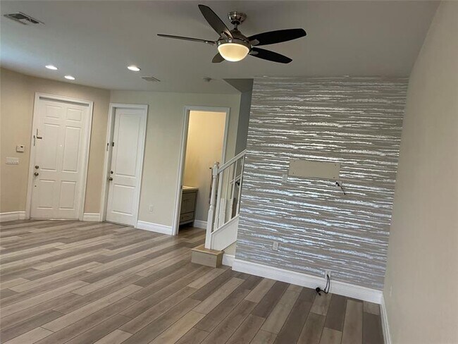 Building Photo - 10845 NW 74th Dr