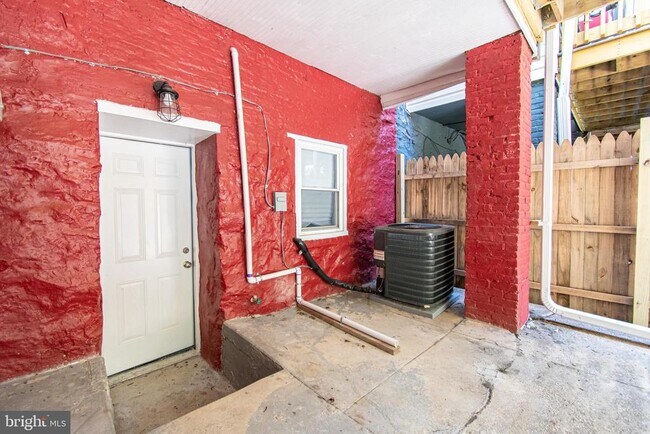 Building Photo - 1516 Moreland Ave