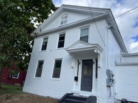Building Photo - 13 E Spring St