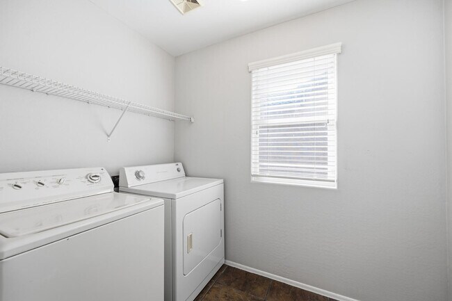 Building Photo - 1637 S Wildrose