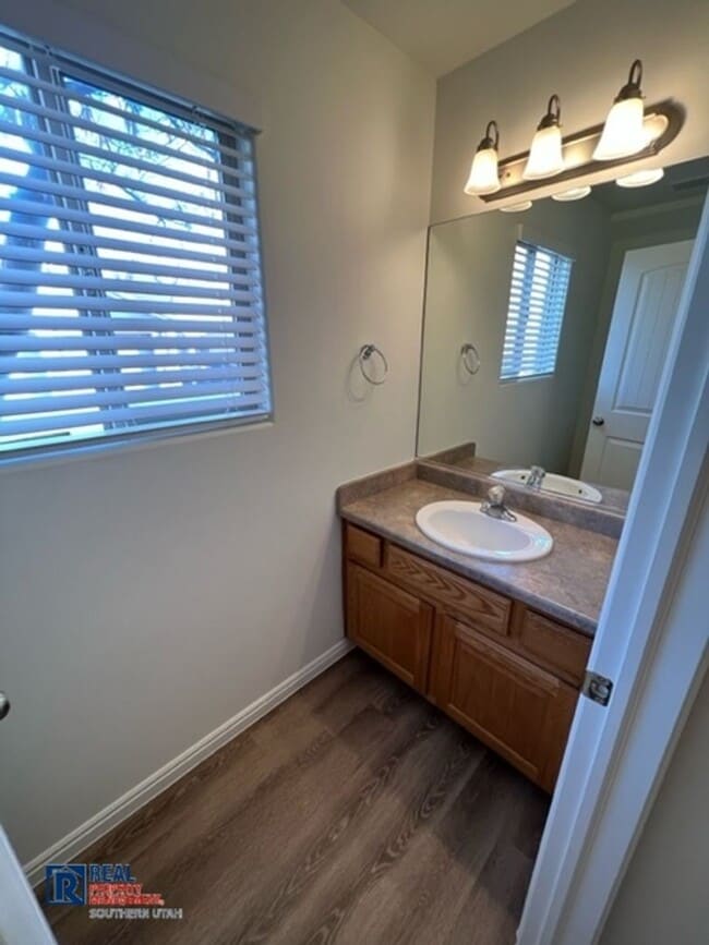 Building Photo - Skyhawk Townhome