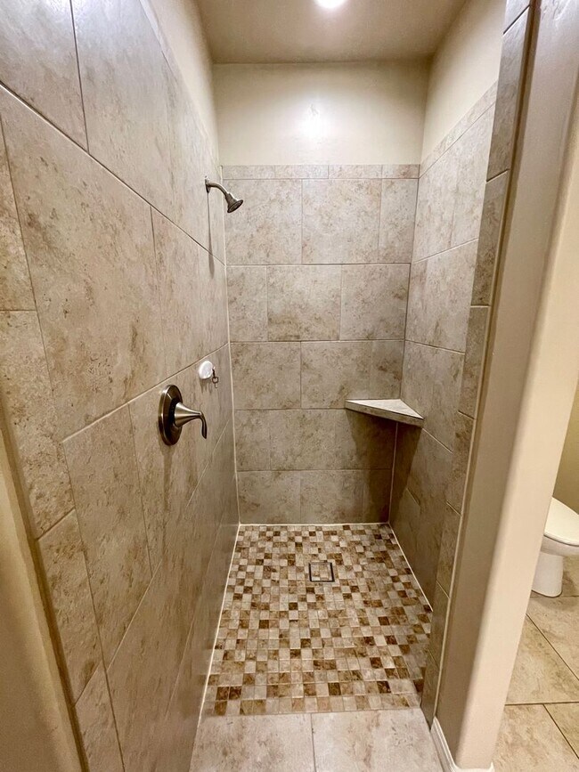 Building Photo - Beautiful 3 Bedroom Home in Central Kingman!