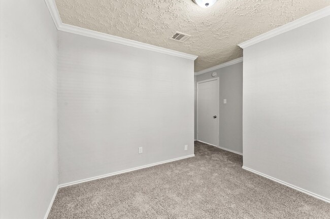 Building Photo - 14003 Vinehill Dr