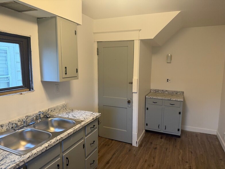 Building Photo - 4513 5th Ave