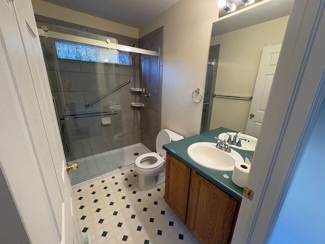 Building Photo - Ranch home in quiet neighborhood