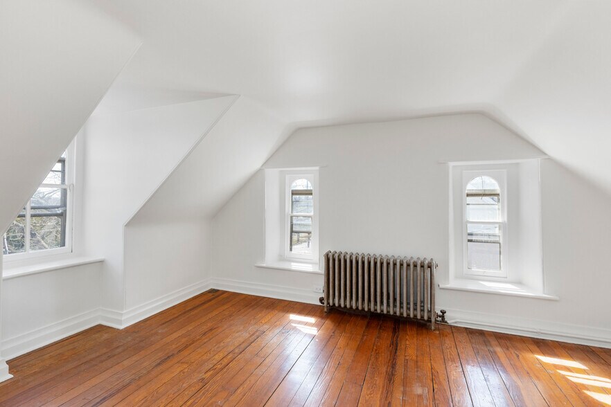 Building Photo - 75 W Ashland St