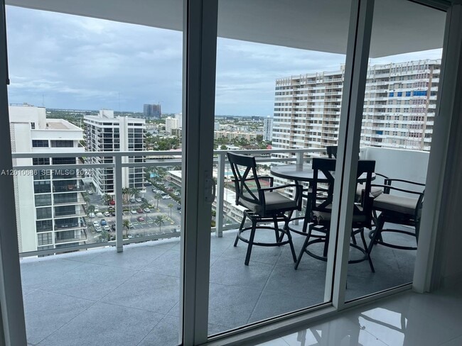 Building Photo - 2030 S Ocean Dr