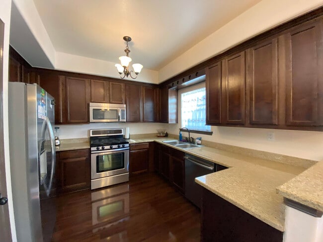 Building Photo - 7700 Oak Landing Drive
