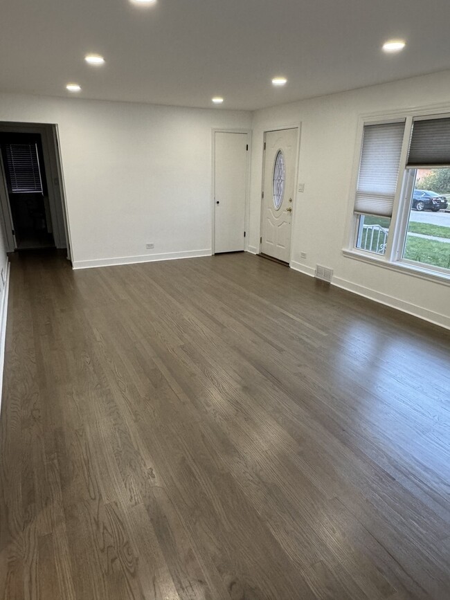 Building Photo - 896 Webster Ln