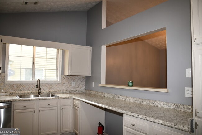 Building Photo - 5932 Homestead Cir