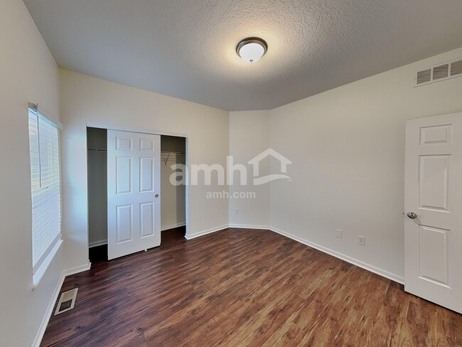 Building Photo - 210 Cherry Tree Ln