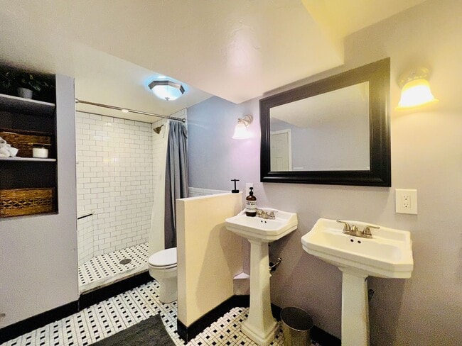 Building Photo - $0 DEPOSIT OPTION, CHARMING 3 BED 2 BATH TRADITIONAL BRICK HOME!! HUGE YARD, DETACHED GARAGE, COM...