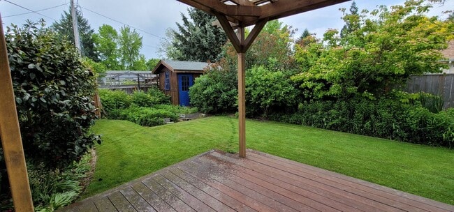 Building Photo - Gorgeous 4-bedroom home including a Two Car Garage