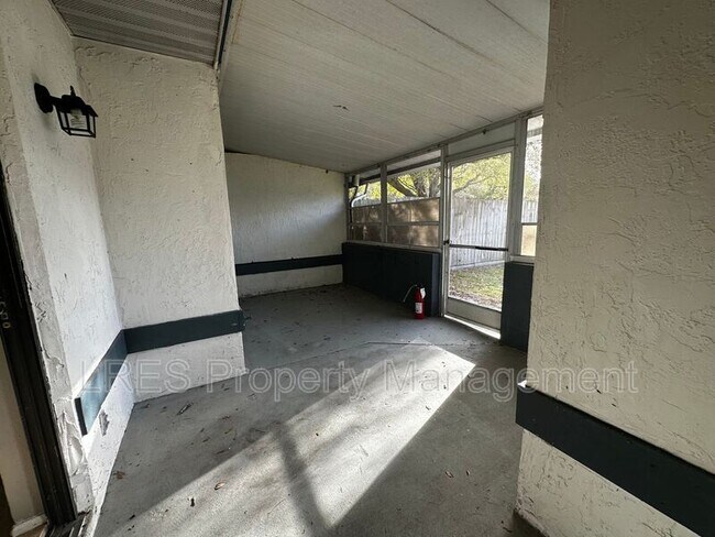 Building Photo - 2706 Graduate Ct