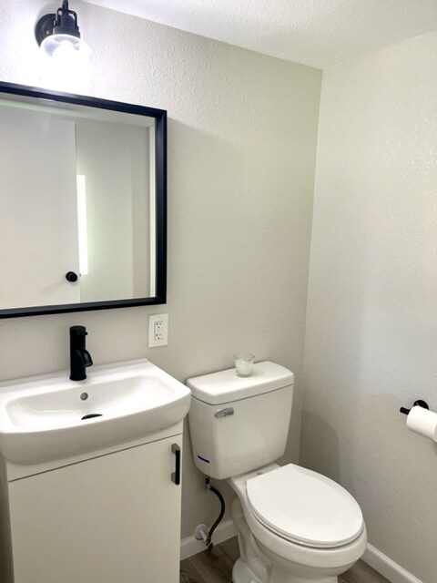 Building Photo - 2321 Glendale Dr