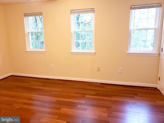 Building Photo - 5771 Heritage Hill Dr