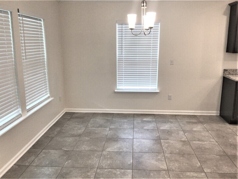 Building Photo - 12430 Jovana Rd