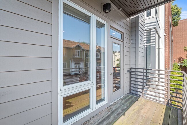 Building Photo - (Coming Soon) 1 Bedroom Condo In Southend with garage