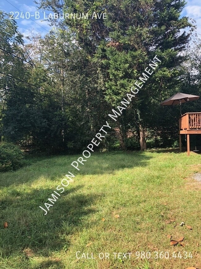 Building Photo - 2240 Laburnum Ave