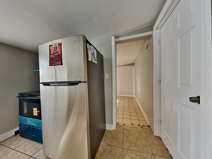 Building Photo - 5701 E 30th Ave