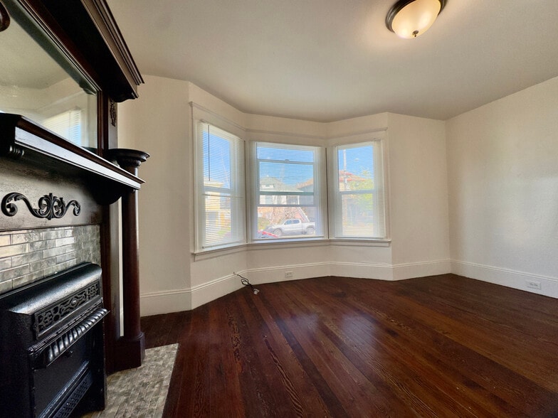 Building Photo - 711 32nd St