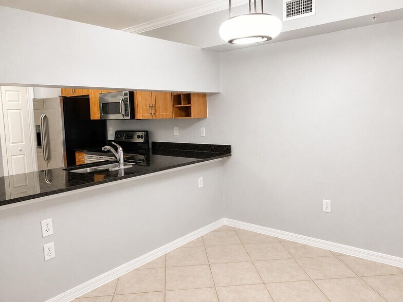 Building Photo - 6521 Emerald Dunes Dr