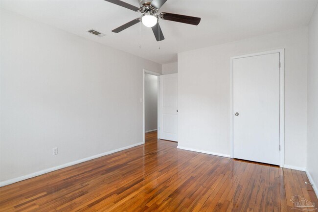 Building Photo - 118 Czar Ln