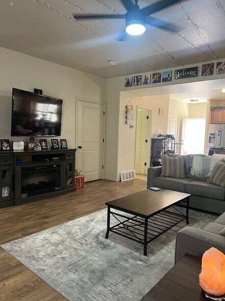 Building Photo - 490 E 700 S