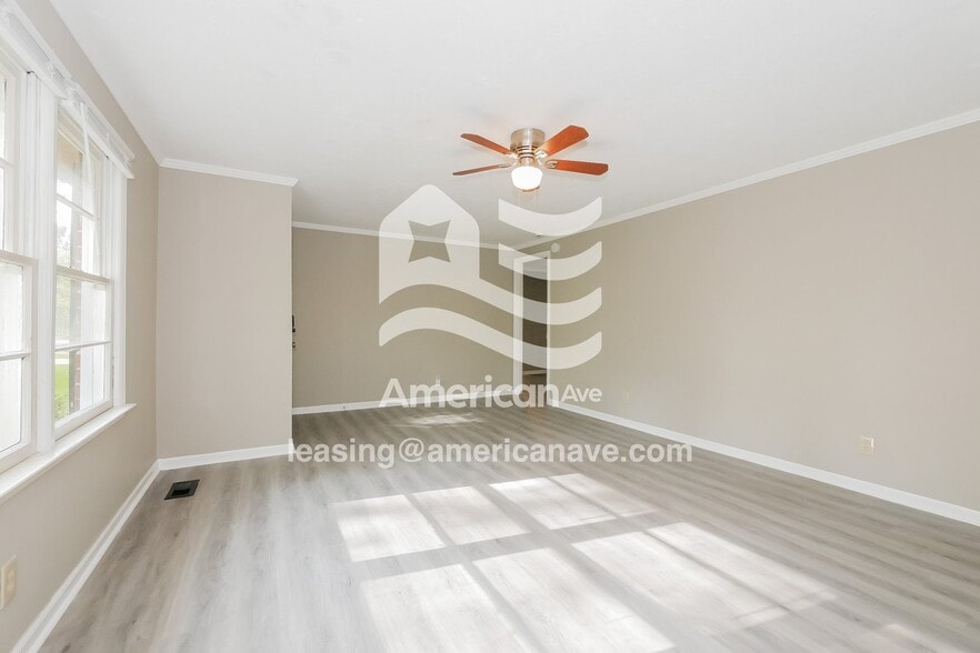 Building Photo - 5434 Lake Dr