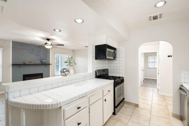 Building Photo - 3713 Cll San Antonio