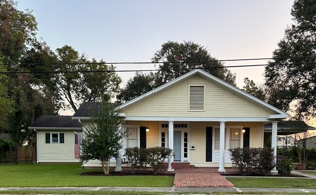 Primary Photo - 114 W Hamilton St