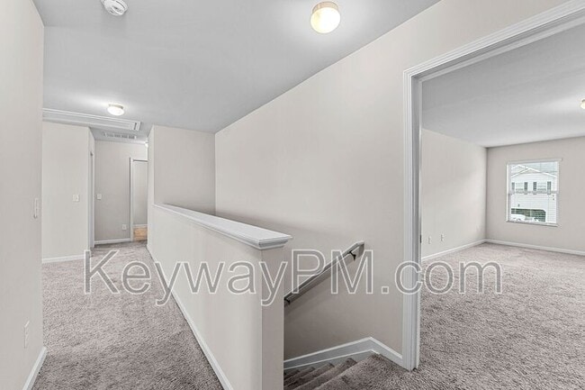 Building Photo - 5033 Vine Ln