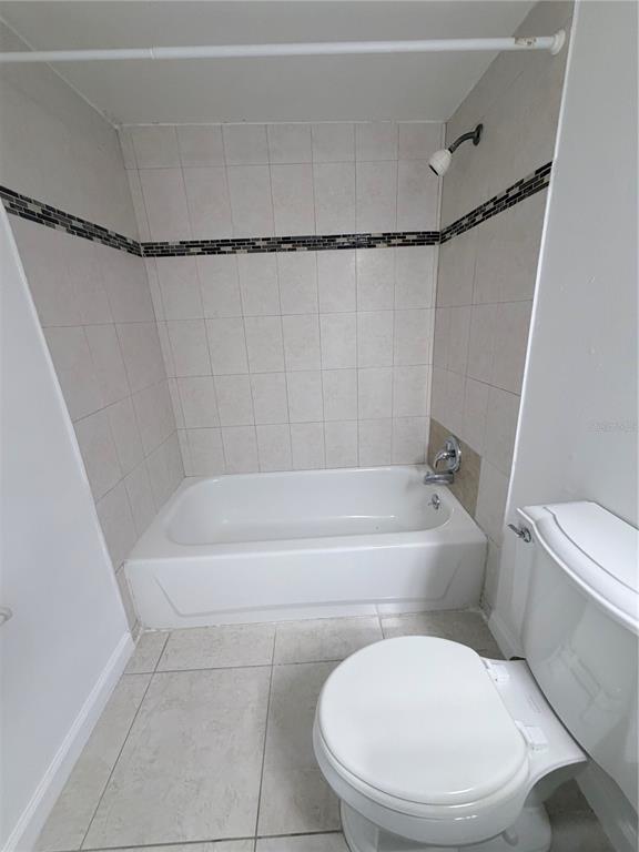 Building Photo - 925 W Oak Ridge Rd