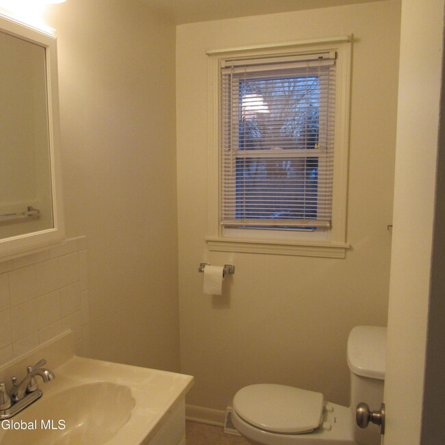 Building Photo - 34 B Commodore St