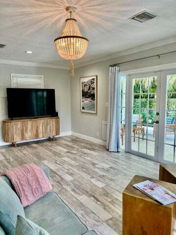 Building Photo - 115 NE 18th St