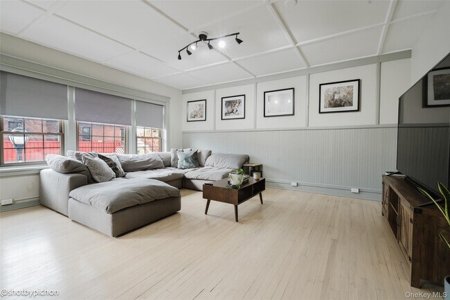 Building Photo - 4 Raymond Ave