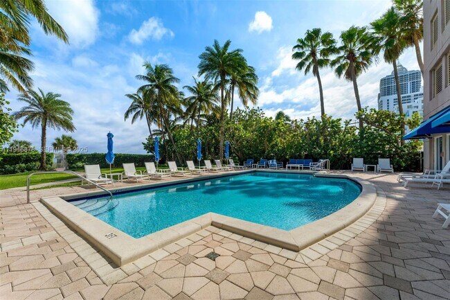 Building Photo - 5025 Collins Ave