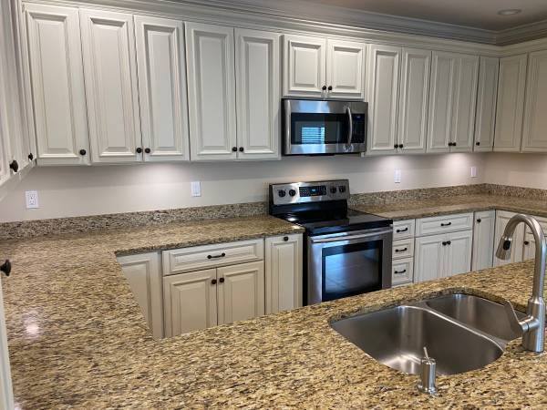 Building Photo - 4400 Vanda Dr